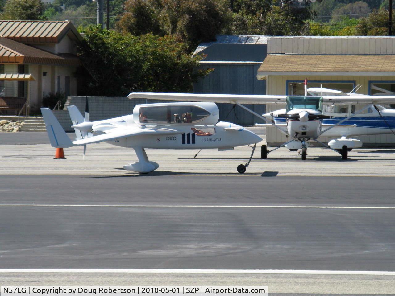 N57LG, 1983 Rutan VariEze C/N 57Z, 1983 Godsey/Klaus Savier modified Rutan VARI-EZE, Continental highly modified O-200 100+ Hp, Winner 2009 Fuelventure 400 1,104-1,654 lb weight class at 207.39 mph getting 45.97 mpg. Overall Top CAFE score 1.683 million, taxi to Rwy 22