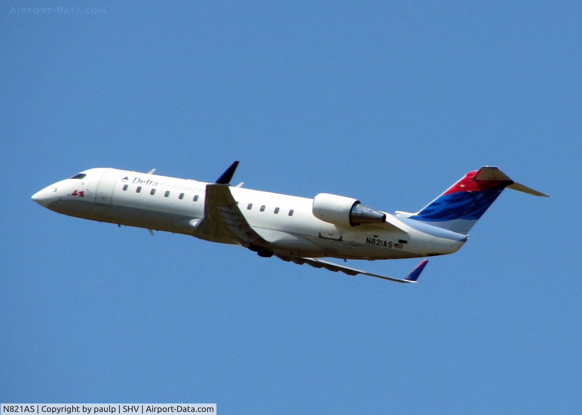 N821AS, 1997 Canadair CRJ-200LR (CL-600-2B19) C/N 7194, Off of 14 at Shreveport Regional.