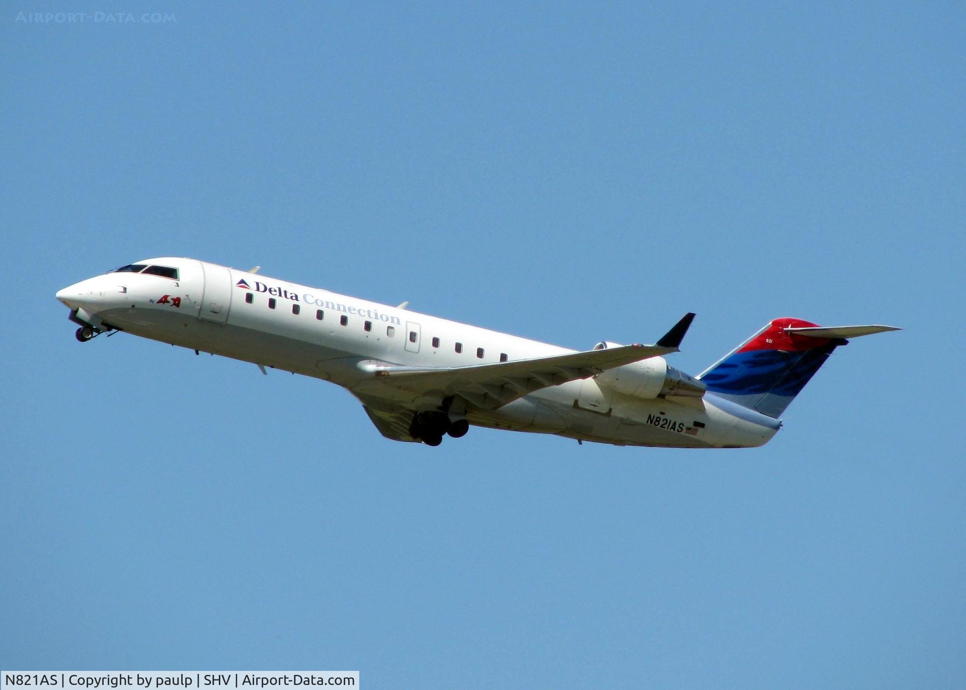 N821AS, 1997 Canadair CRJ-200LR (CL-600-2B19) C/N 7194, Off of 14 at Shreveport Regional.