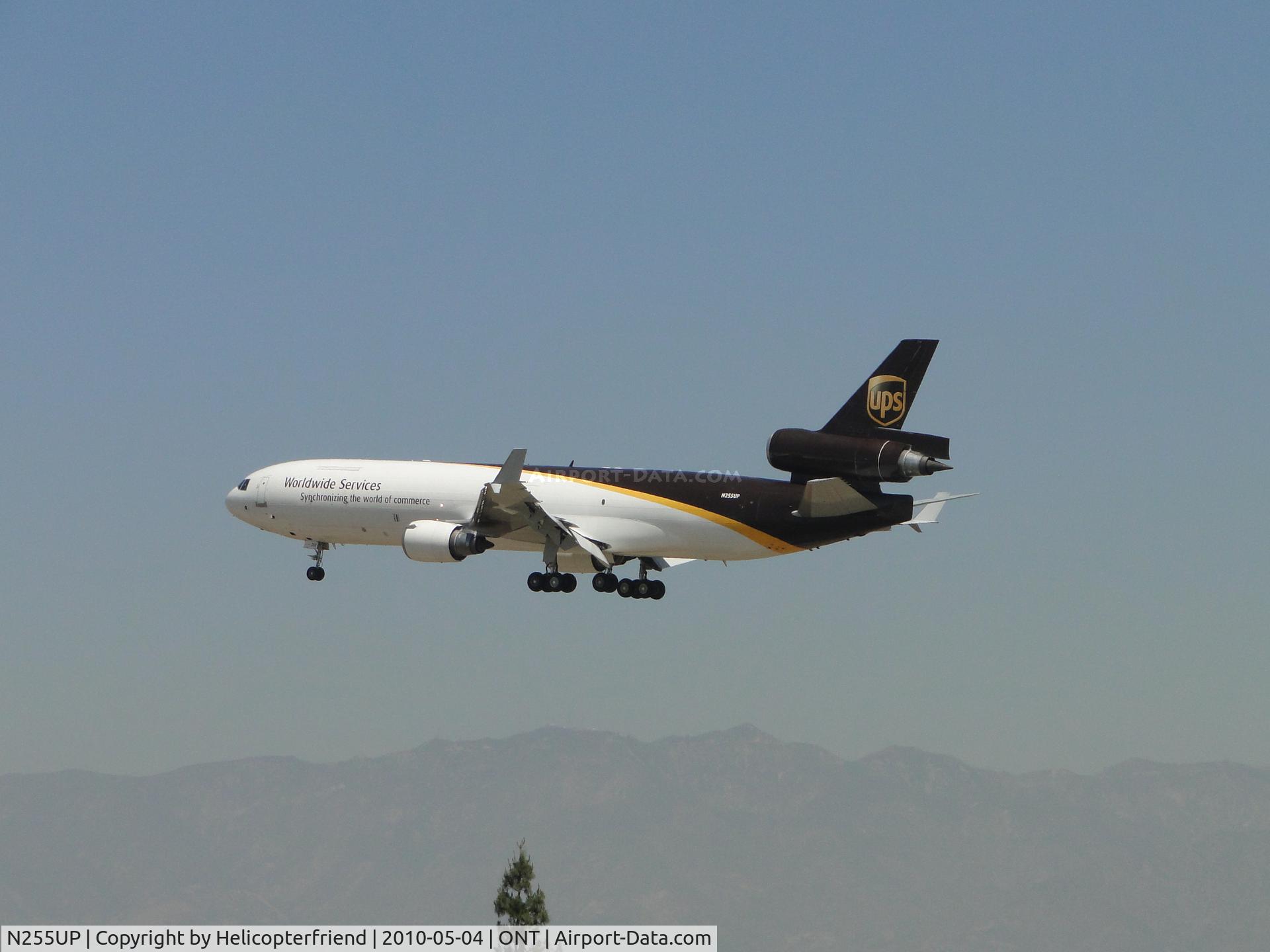 N255UP, 1992 McDonnell Douglas MD-11F C/N 48404, On final to runway 26L arriving from Hawaii