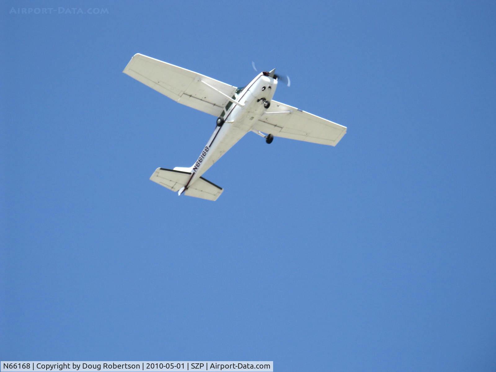 N66168, 1983 Cessna 172P C/N 17275974, 1983 Cessna 172P SKYHAWK II, Lycoming O-320-D2J 160 Hp, takeoff climb Rwy 22