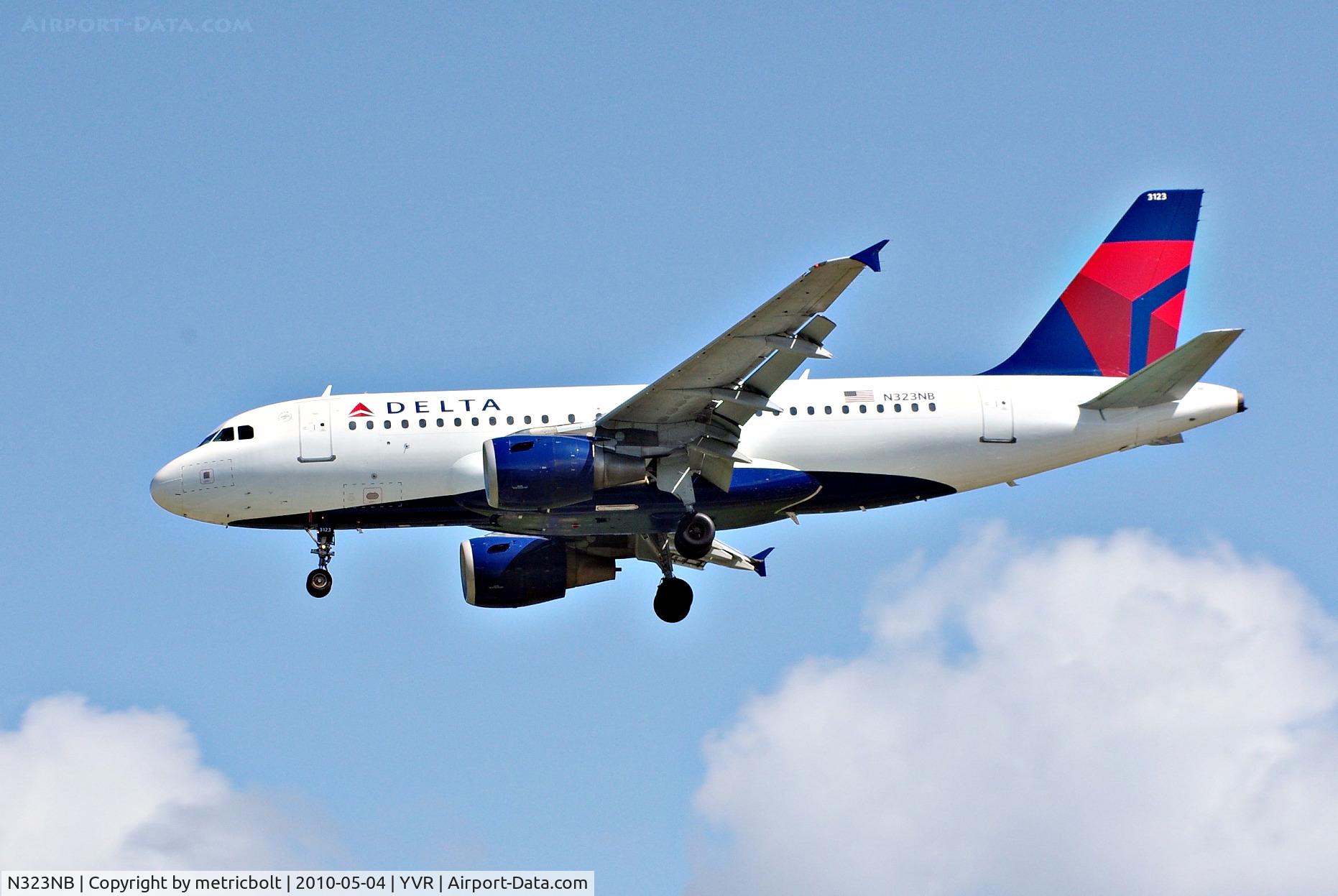 N323NB, 2001 Airbus A319-114 C/N 1453, Landing at YVR