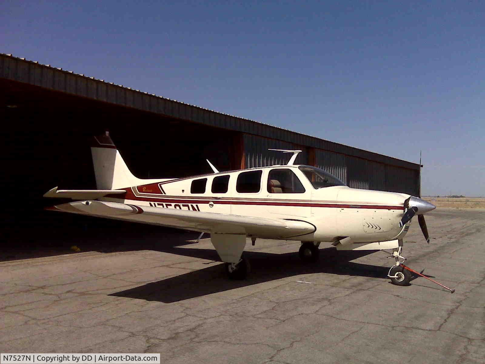 N7527N, 1968 Beech 36 Bonanza C/N E-54, N7527N
