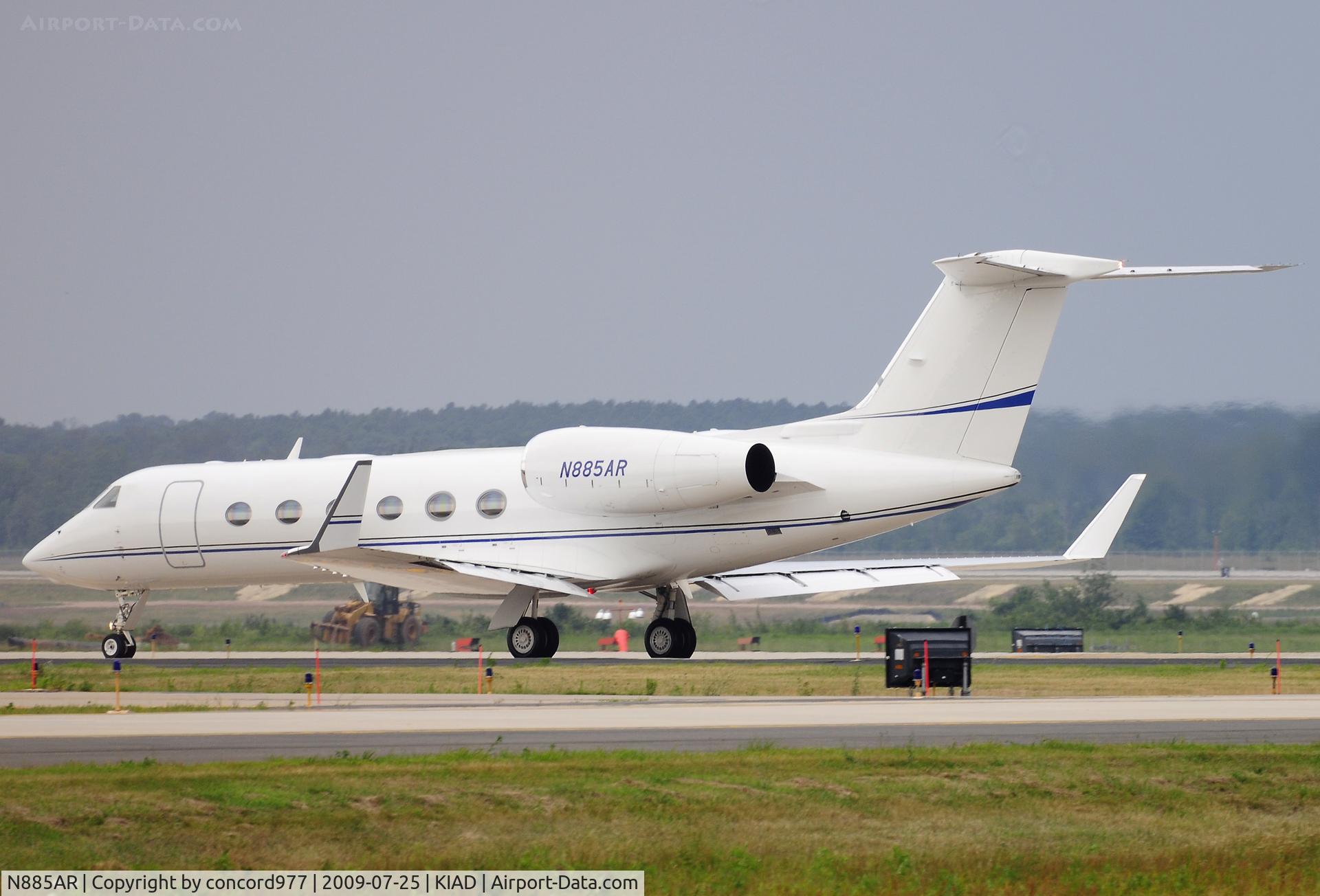 N885AR, 2004 Gulfstream Aerospace GIV-X (G450) C/N 4009, Seen at KIAD on 7/25/2009.