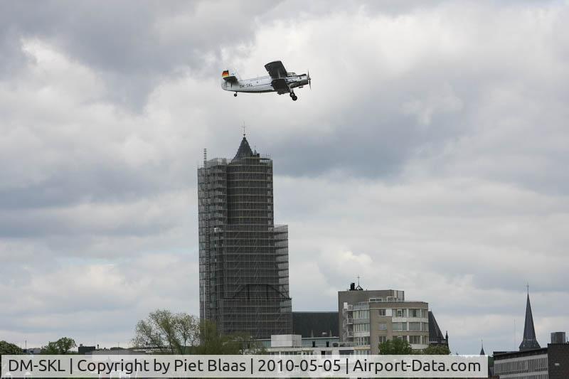 DM-SKL, Antonov An-2 C/N 17802, DM-SKL above Arnhem, dropping parachutists