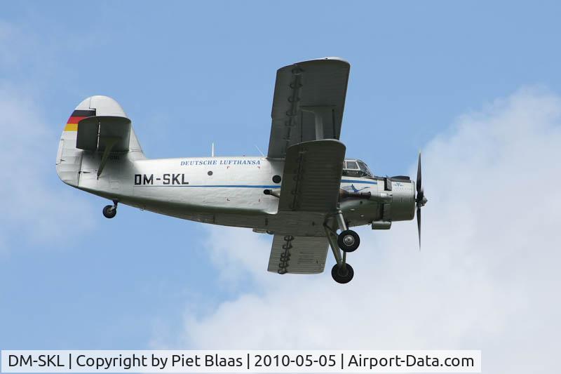 DM-SKL, Antonov An-2 C/N 17802, DM-SKL above Arnhem, dropping parachutists