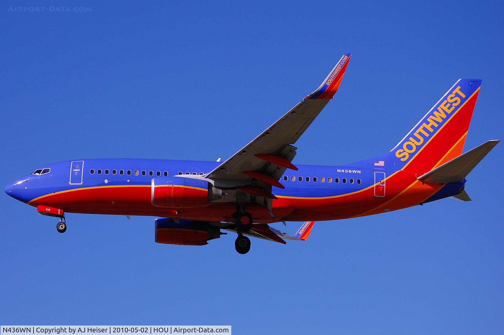 N436WN, 2003 Boeing 737-7H4 C/N 32456, Short final 30L
