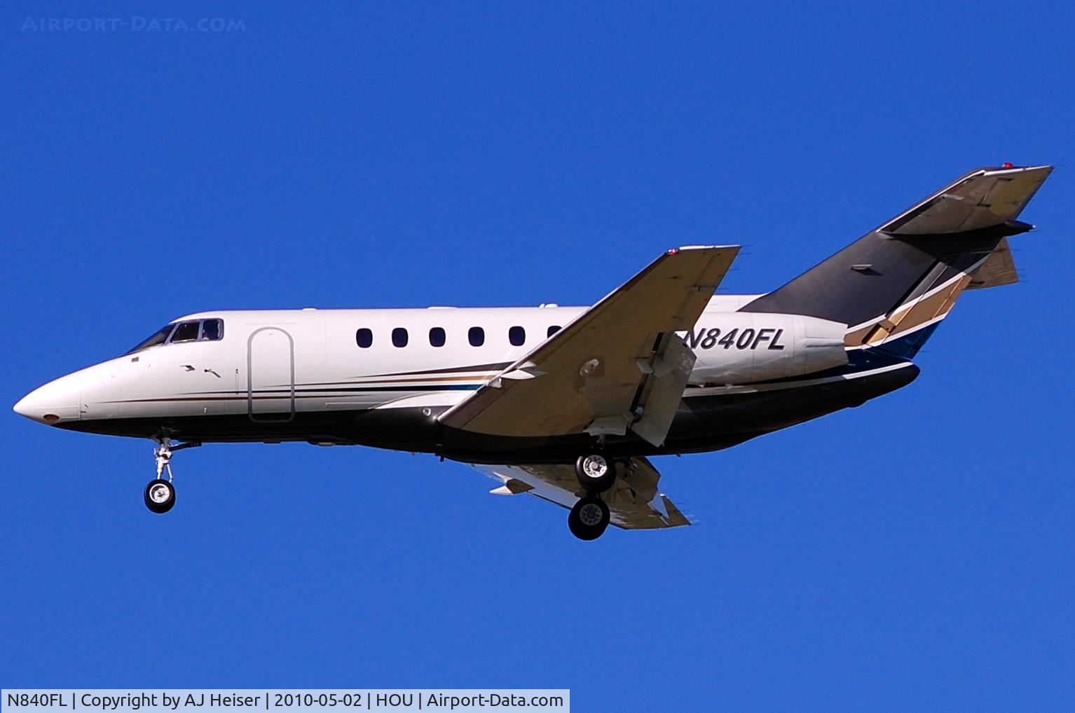 N840FL, 2004 Raytheon Hawker 800XP C/N 258666, Short final 30L