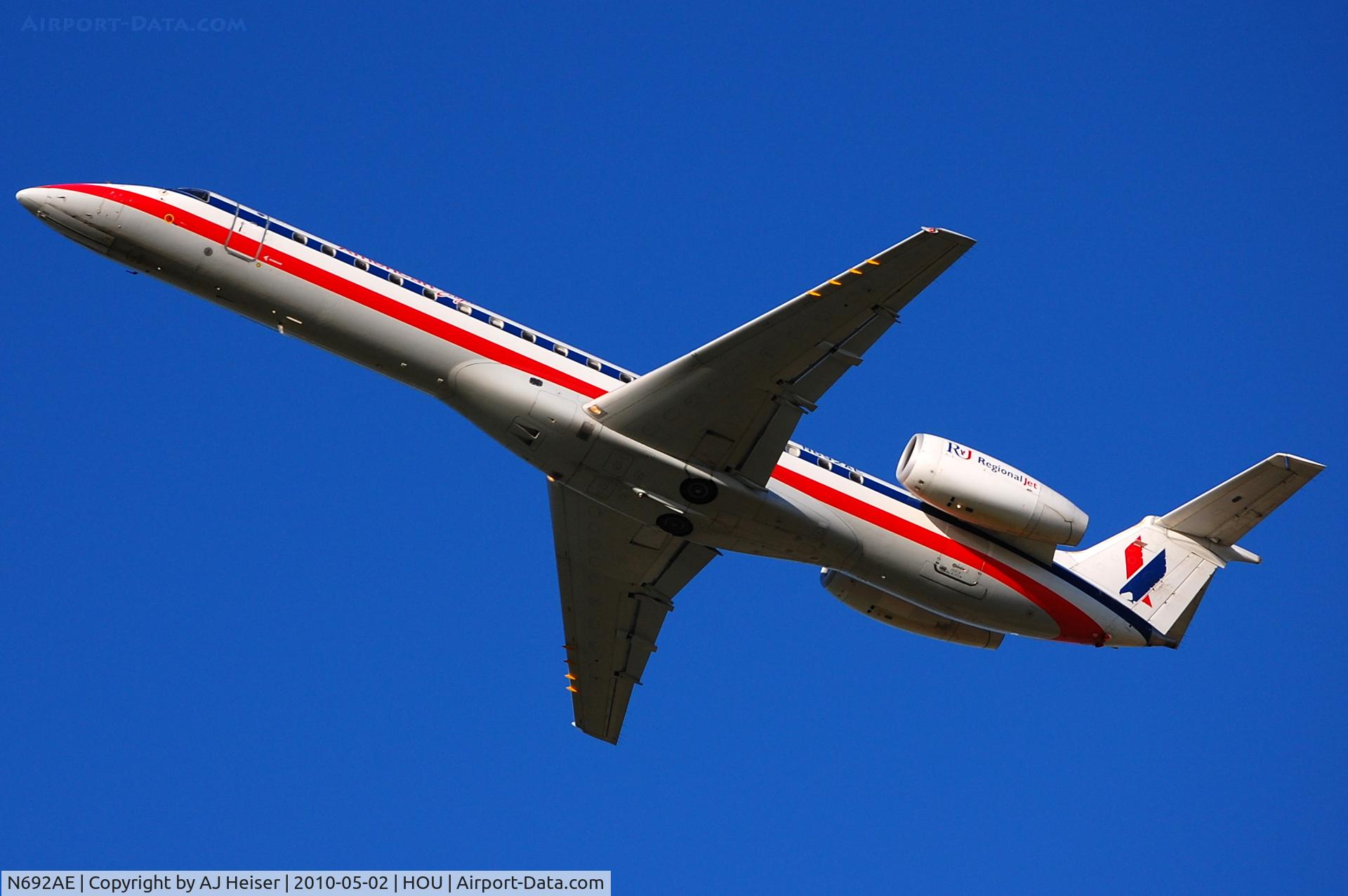 N692AE, 2004 Embraer ERJ-145LR (EMB-145LR) C/N 14500866, Departed 30L