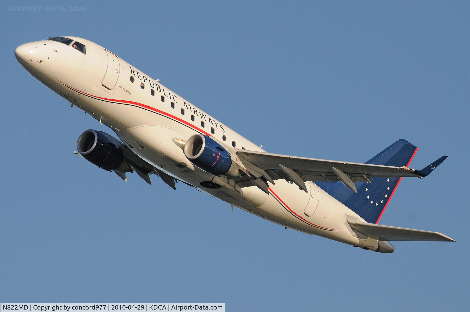 N822MD, 2004 Embraer 170SU (ERJ-170-100SU) C/N 17000043, Seen at KDCA on 4/29/2010.