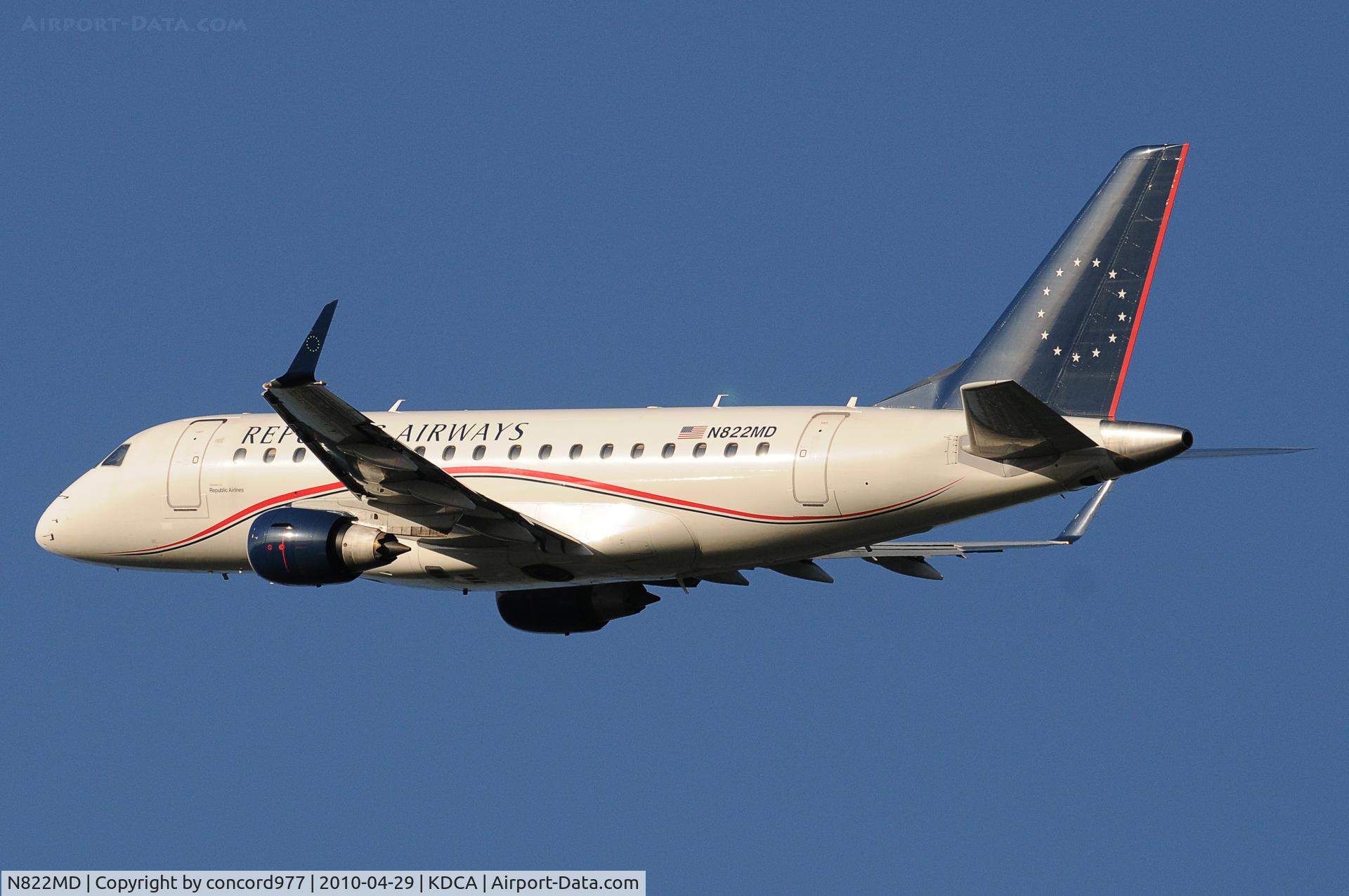 N822MD, 2004 Embraer 170SU (ERJ-170-100SU) C/N 17000043, Seen at KDCA on 4/29/2010.
