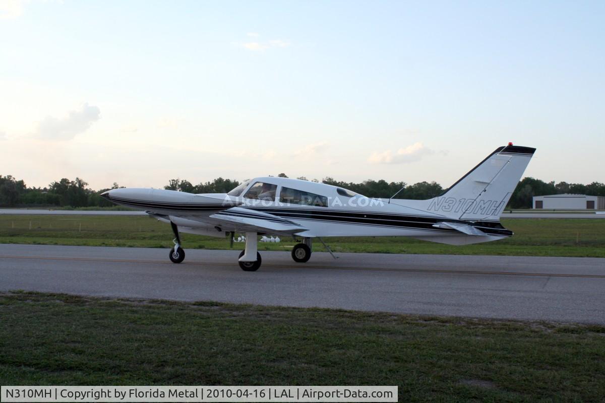 N310MH, 1981 Cessna 310R C/N 310R2132, Cessna 310R