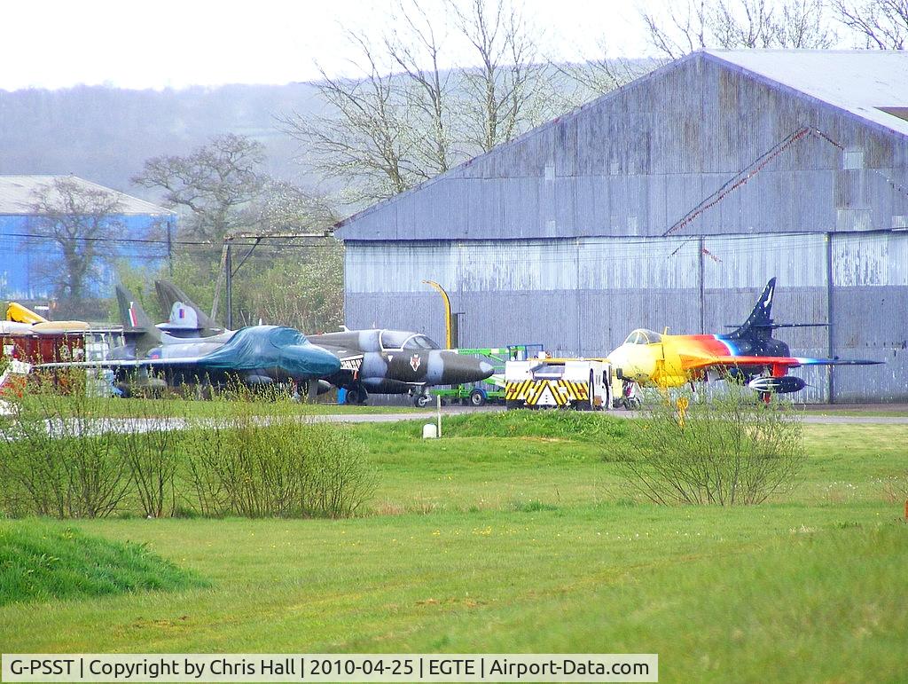 G-PSST, 1959 Hawker Hunter F.58A C/N HABL-003115, with XL573/G-BVGH and WV322/G-BZSE