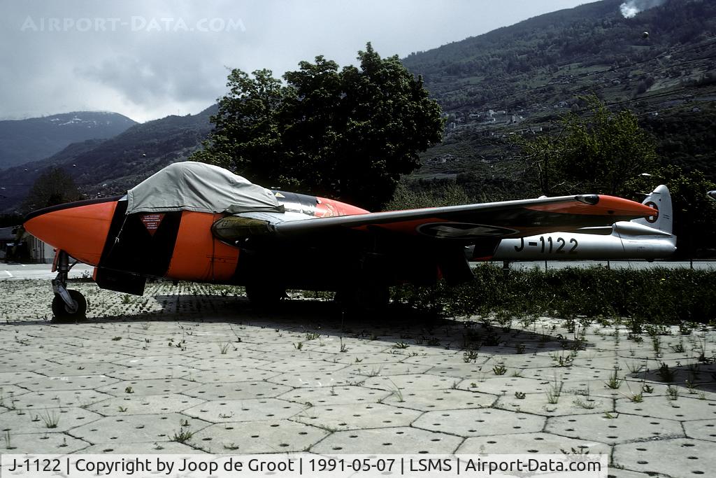 J-1122, De Havilland (FFA) Vampire FB.6 (DH-100) C/N 631, Stored pending sale. J-1122 ended up somewhere in France.