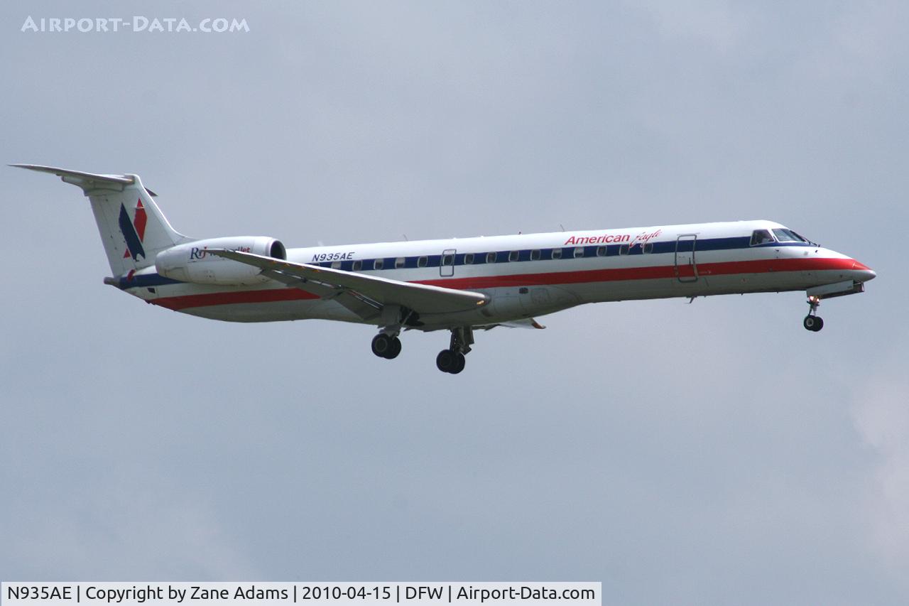 N935AE, 2005 Embraer ERJ-145LR (EMB-145LR) C/N 14500920, American Eagle at DFW