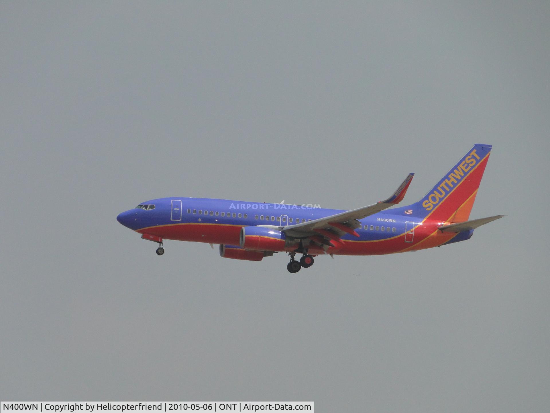 N400WN, 2001 Boeing 737-7H4 C/N 27891, On final for runway 26R