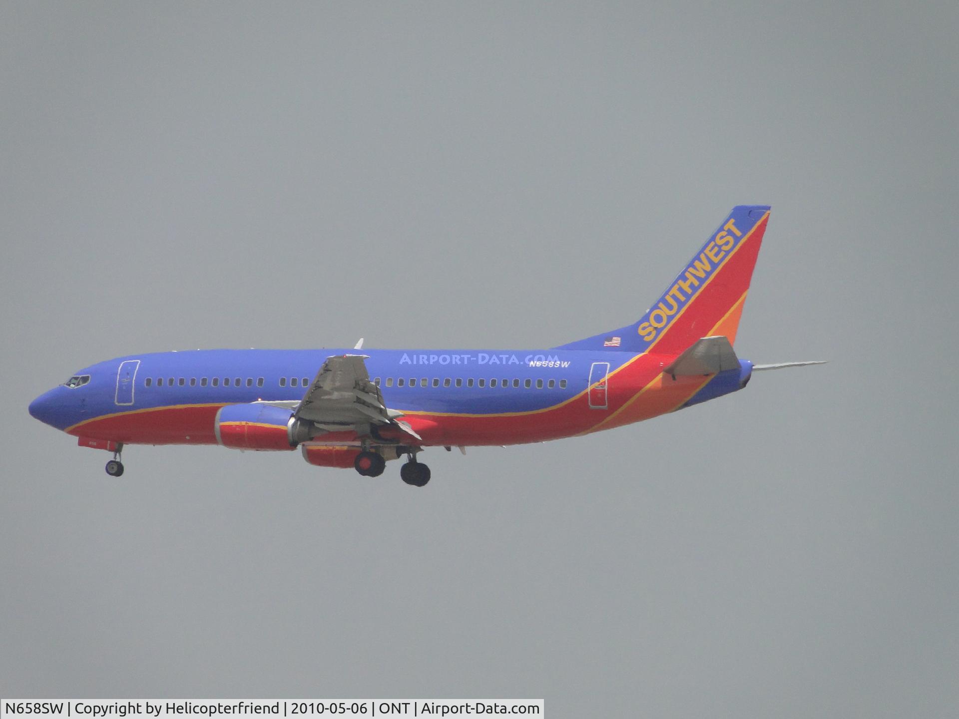 N658SW, 1985 Boeing 737-3L9 C/N 23332, On final to Ontario