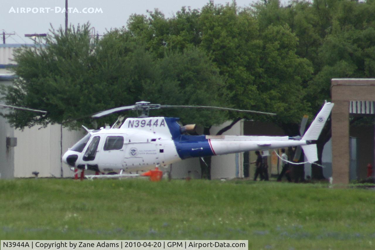 N3944A, Aerospatiale AS-350B-3 Ecureuil C/N 4669, At Grand Prairie Municpal