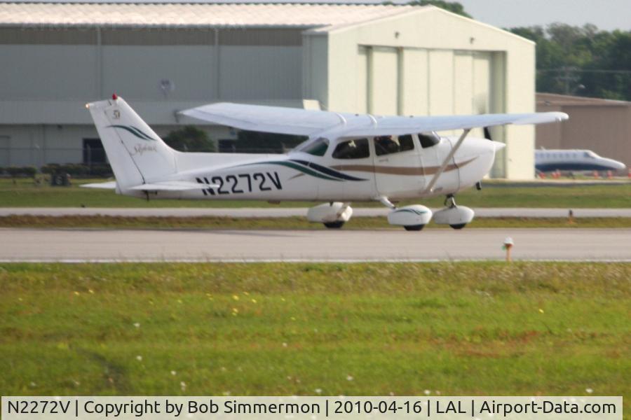 N2272V, 2000 Cessna 172R C/N 17280839, Departing Lakeland, FL during Sun N Fun 2010