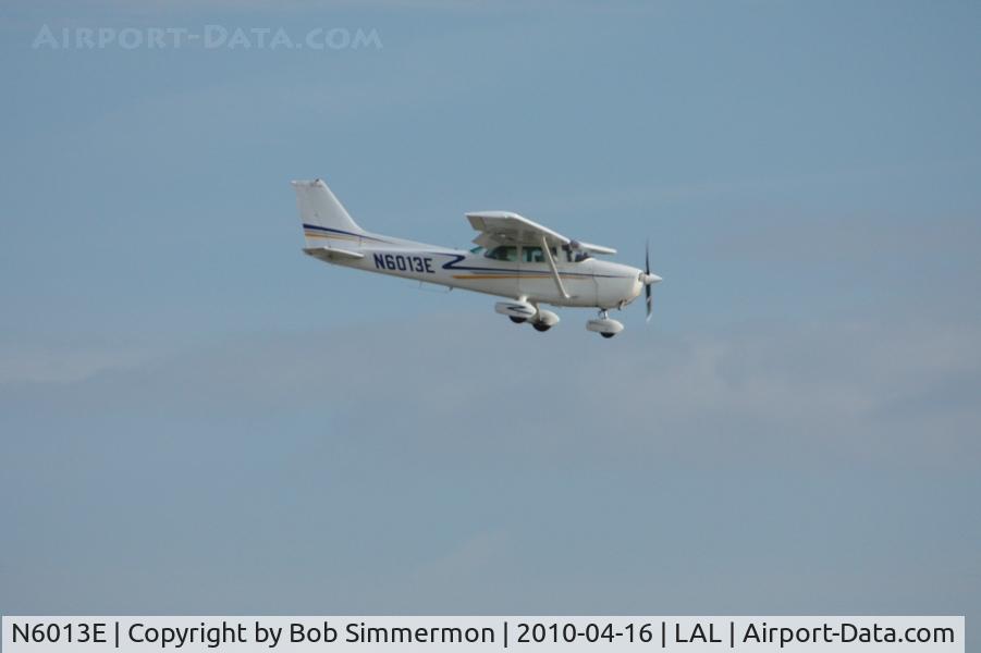 N6013E, 1978 Cessna 172N C/N 17271983, Arriving at Lakeland, FL during Sun N Fun 2010.