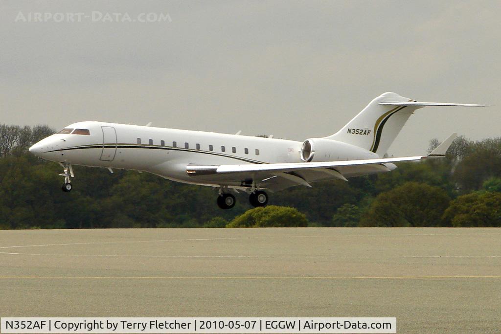 N352AF, 2008 Bombardier BD-700-1A11 Global 5000 C/N 9302, Global Express landing at Luton