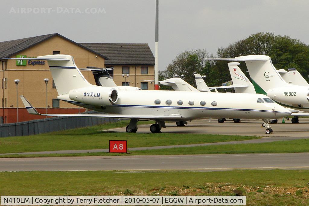 N410LM, 1999 Gulfstream Aerospace G-V C/N 578, Gulf V at Luton