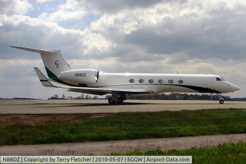 N88DZ, 2000 Gulfstream Aerospace G-V C/N 612, Gulf V at Luton