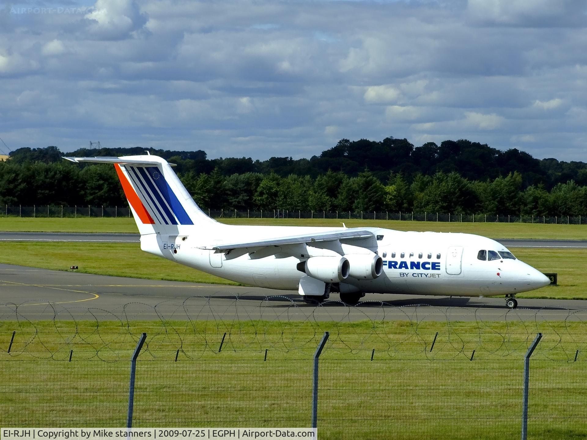EI-RJH, 1999 BAE Systems Avro 146-RJ85 C/N E.2345, Cityjet RJ85 Arrives At EDI