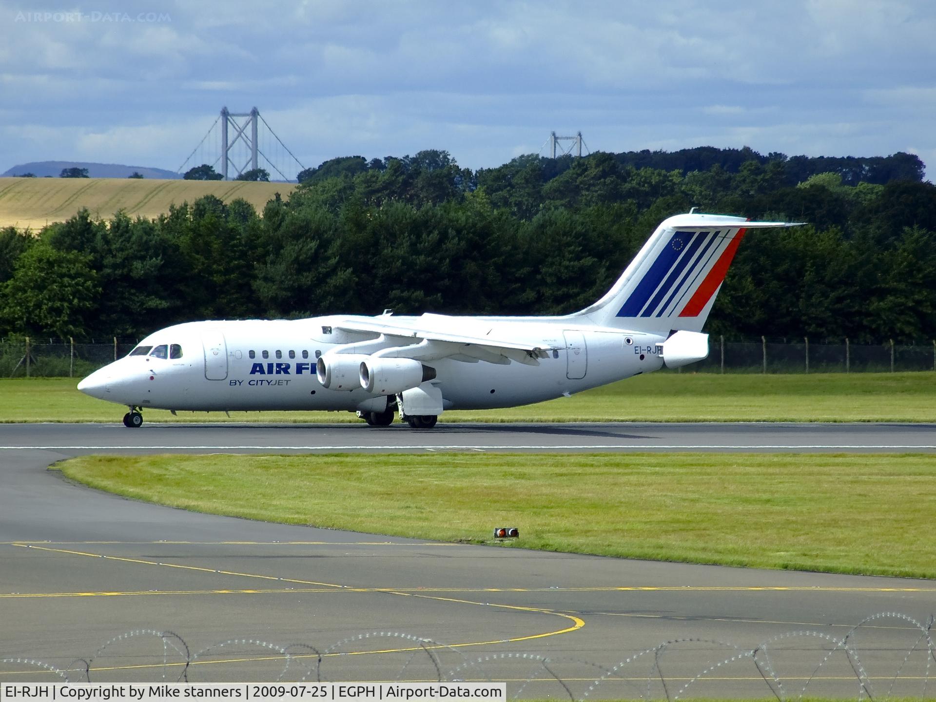 EI-RJH, 1999 BAE Systems Avro 146-RJ85 C/N E.2345, Cityjet RJ85 Landing on runway 24 At EDI