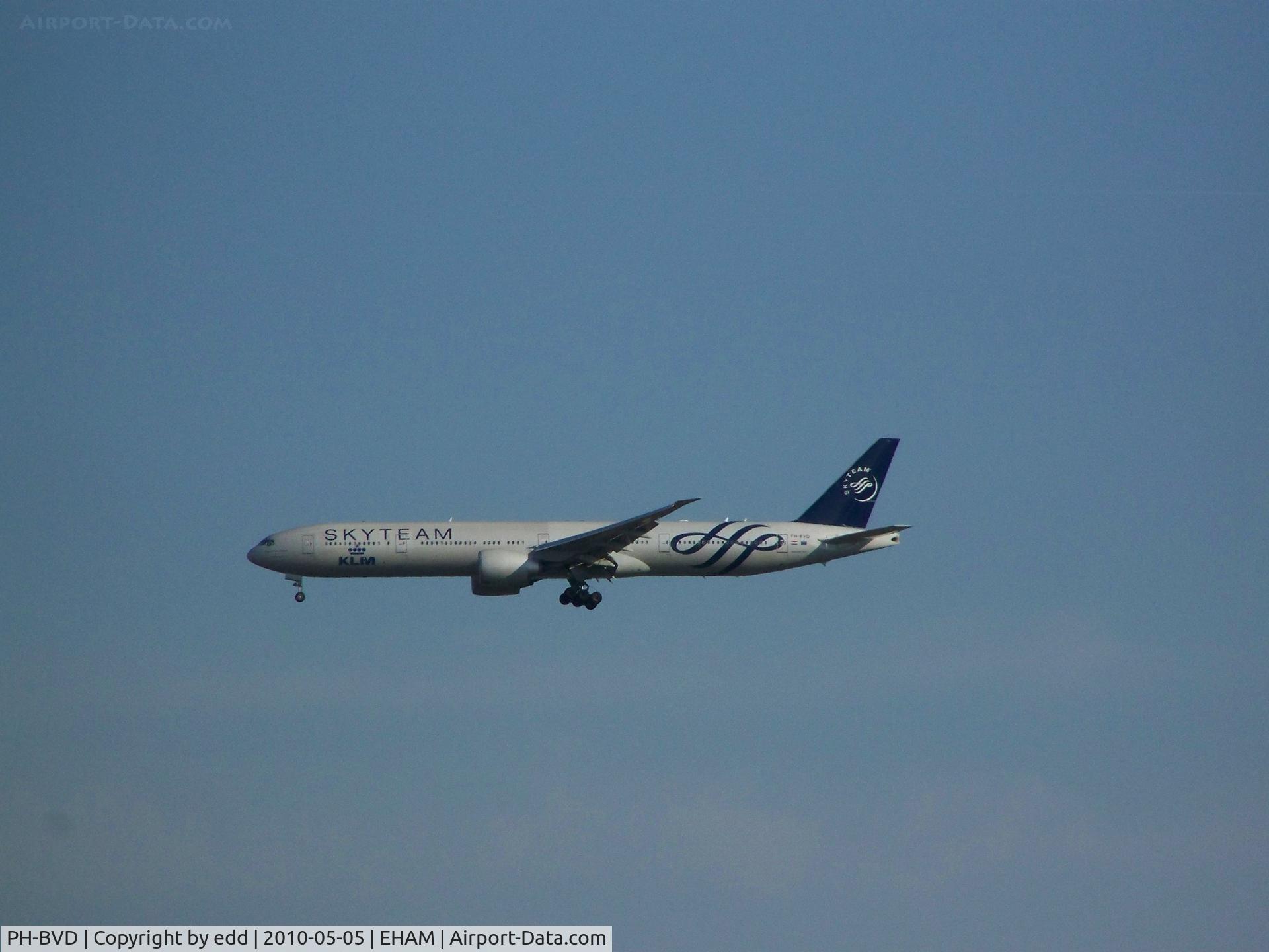 PH-BVD, 2009 Boeing 777-306/ER C/N 35979, LANDING AT SCHIPHOL AMSTERDAM ON RUNWAY 06