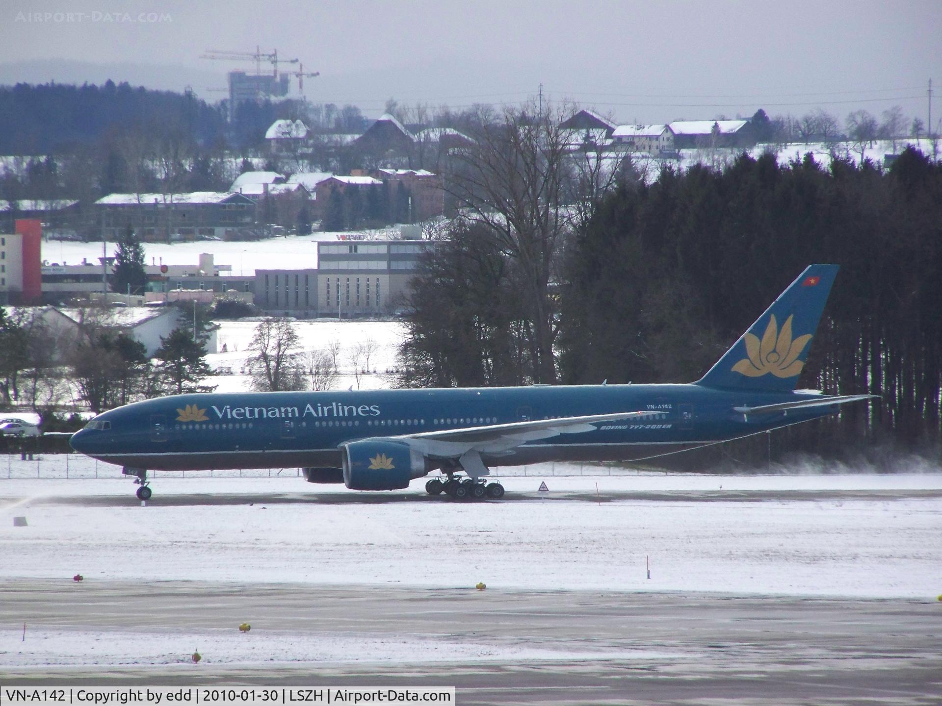 VN-A142, 2003 Boeing 777-2Q8/ER C/N 32701, JUST LANDED ON RUNWAY 28