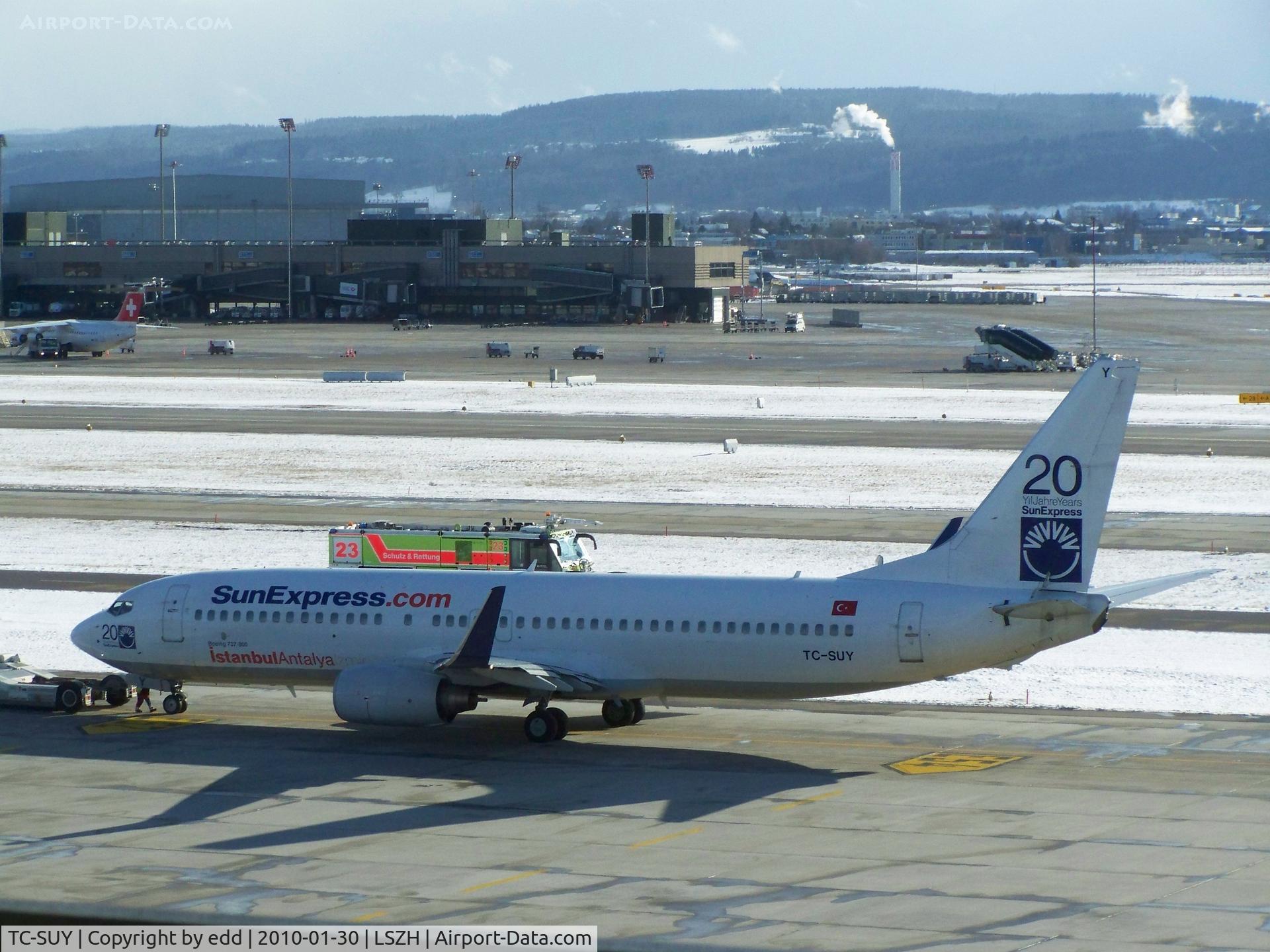 TC-SUY, 2001 Boeing 737-86N C/N 30806, TAXIING TO E 35