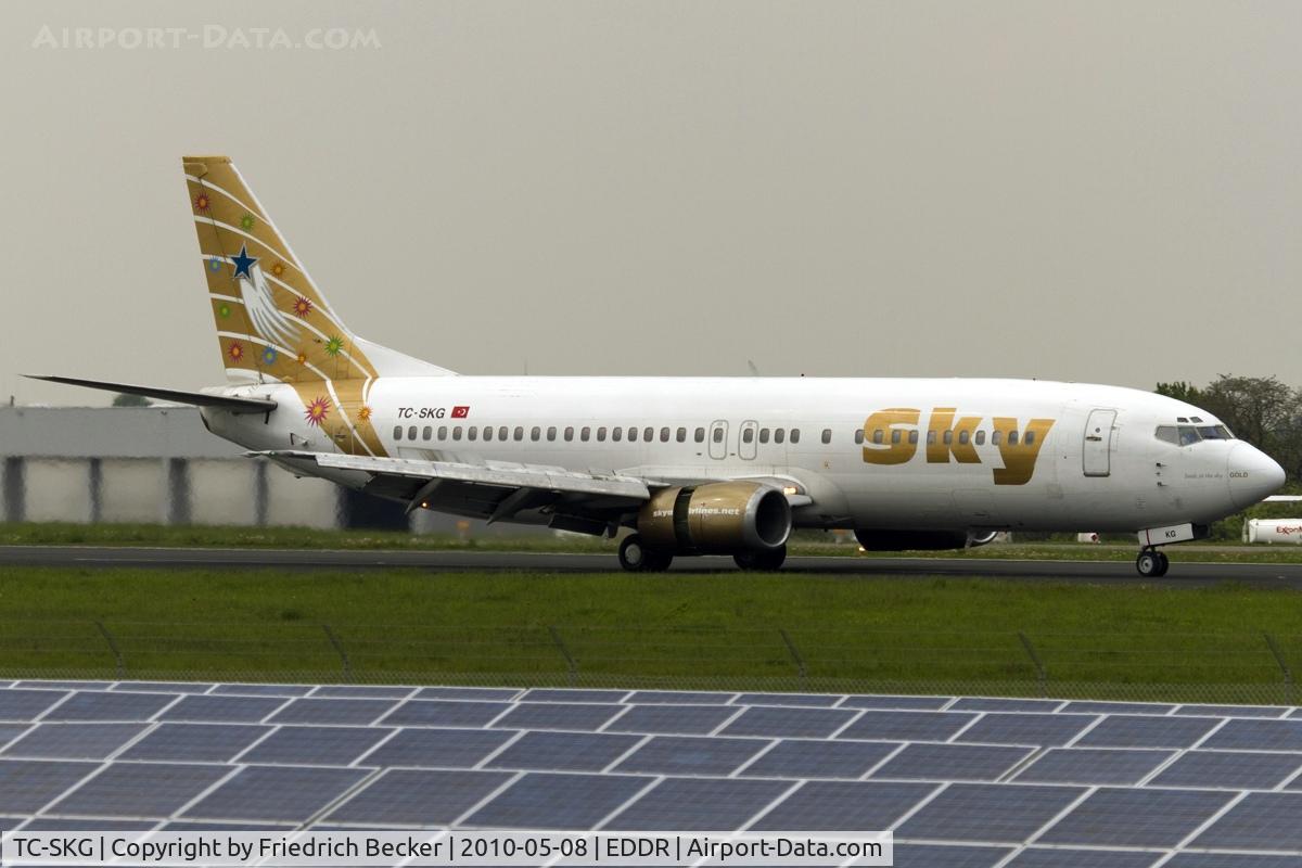 TC-SKG, 1991 Boeing 737-4Q8 C/N 25371, decelerating after touchdown
