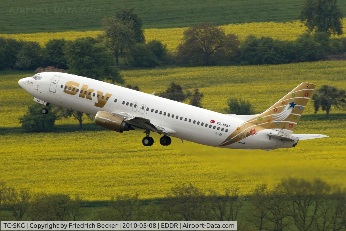 TC-SKG, 1991 Boeing 737-4Q8 C/N 25371, departing via RW27