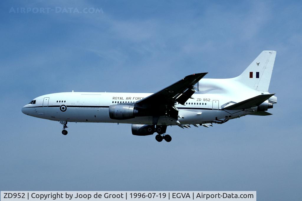 ZD952, 1979 Lockheed L-1011-500 Tristar (KC.1) C/N 193V-1168, arrival for the 1996 Air Tattoo