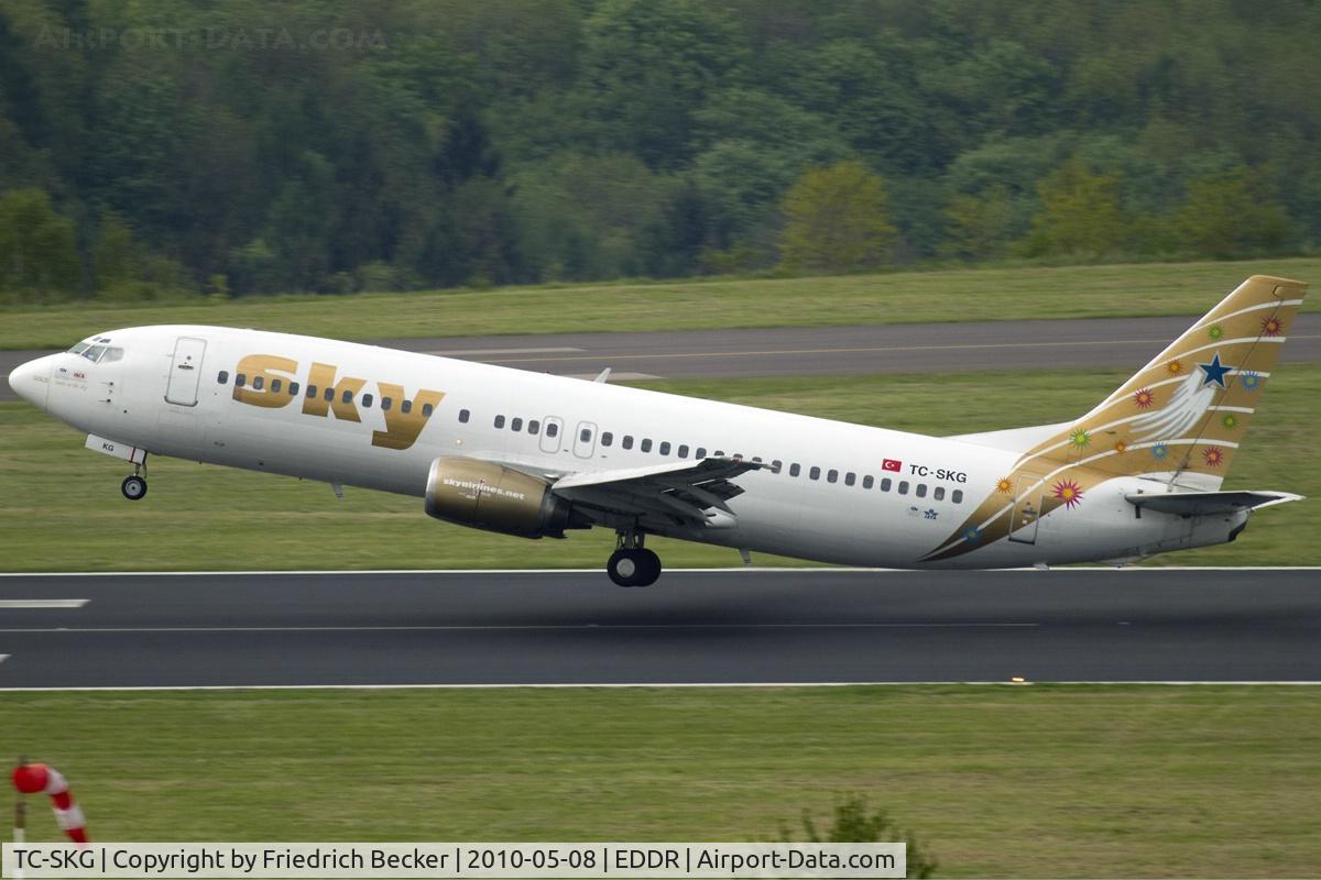 TC-SKG, 1991 Boeing 737-4Q8 C/N 25371, climb out via RW27