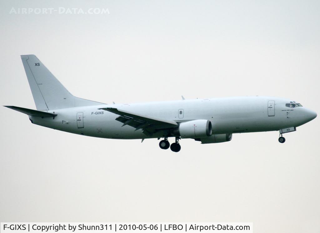 F-GIXS, 1994 Boeing 737-36QCF C/N 27347, Landing rwy 32L in all white c/s