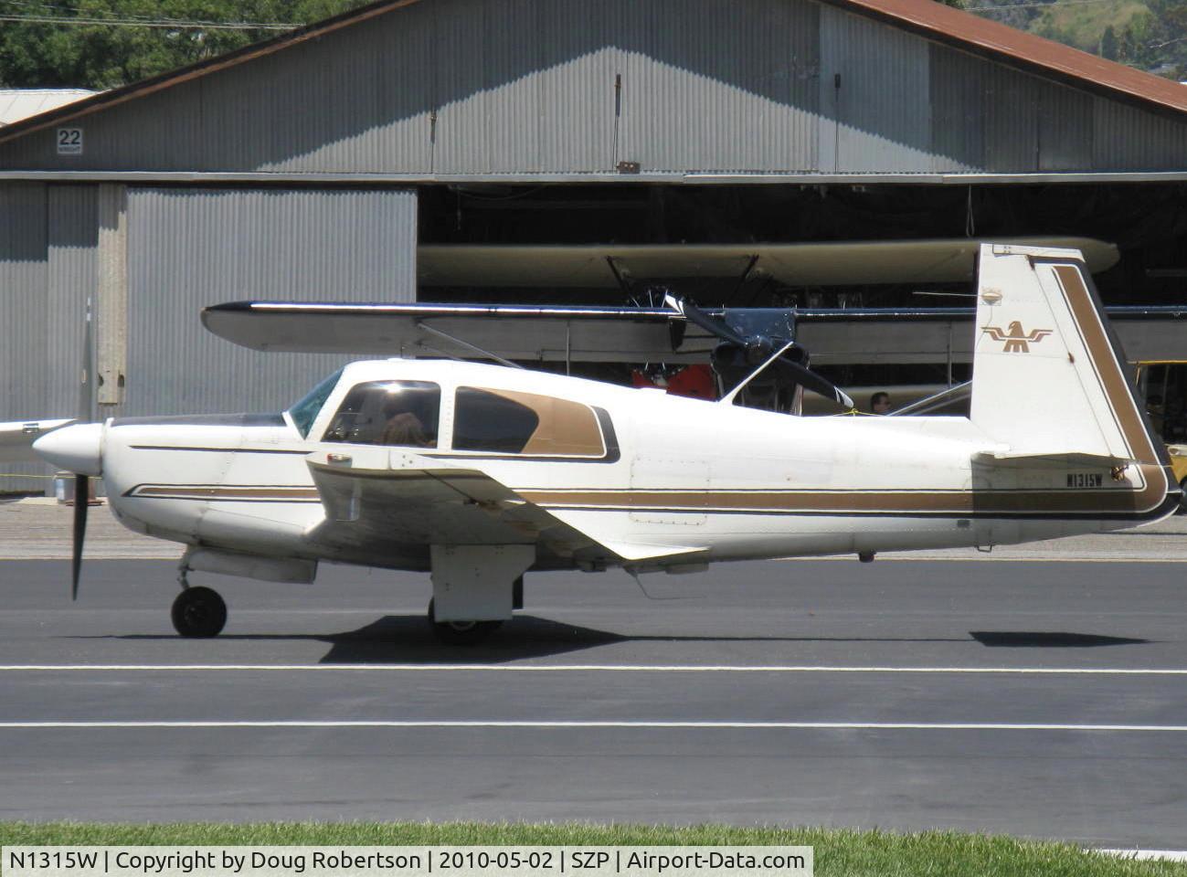 N1315W, 1963 Mooney M20E Super 21 C/N 203, 1963 Mooney M20E SUPER 21, Lycoming IO-360 200 Hp, takeoff roll Rwy 22