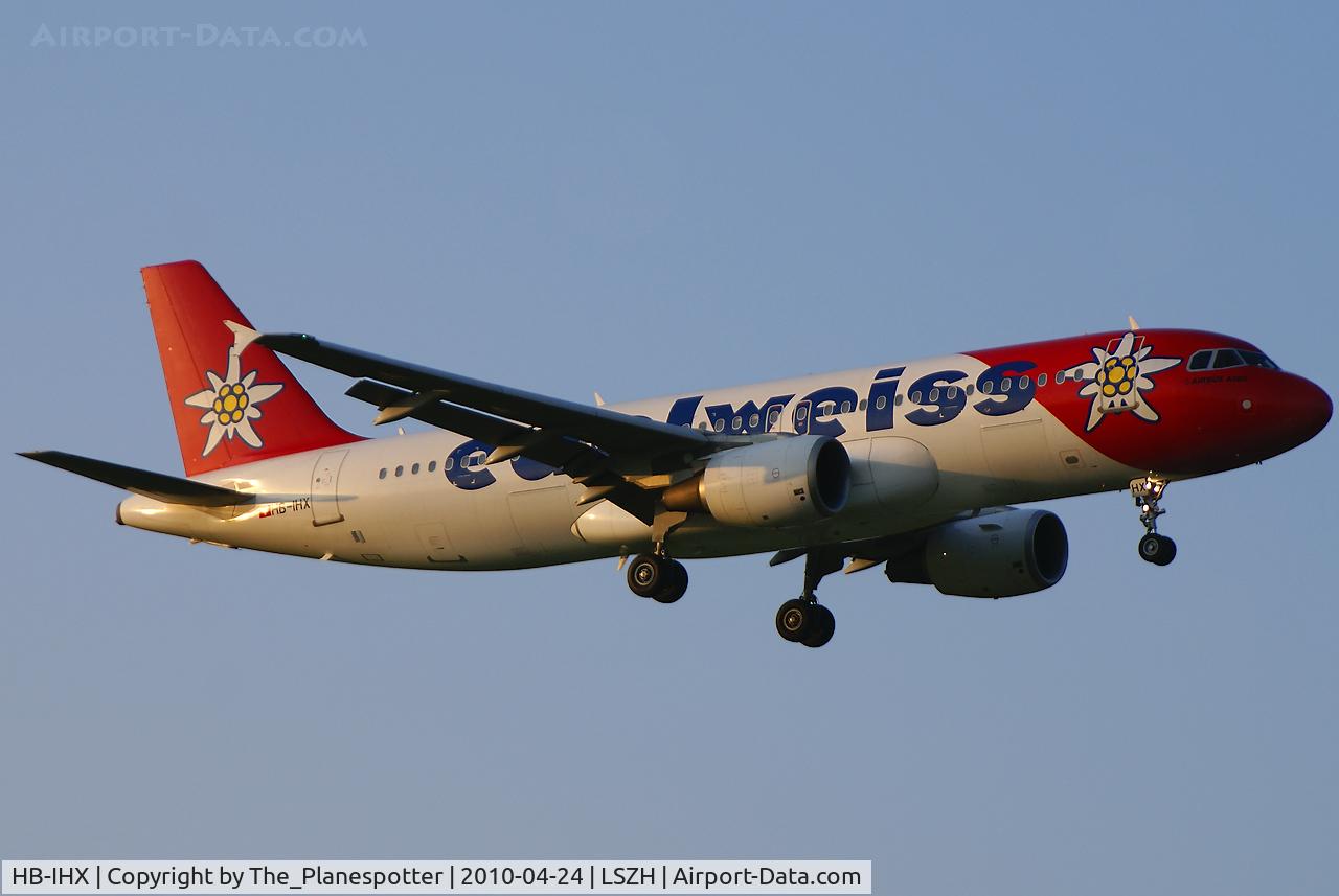 HB-IHX, 1998 Airbus A320-214 C/N 0942, Nicely Illuminated by the low Sun