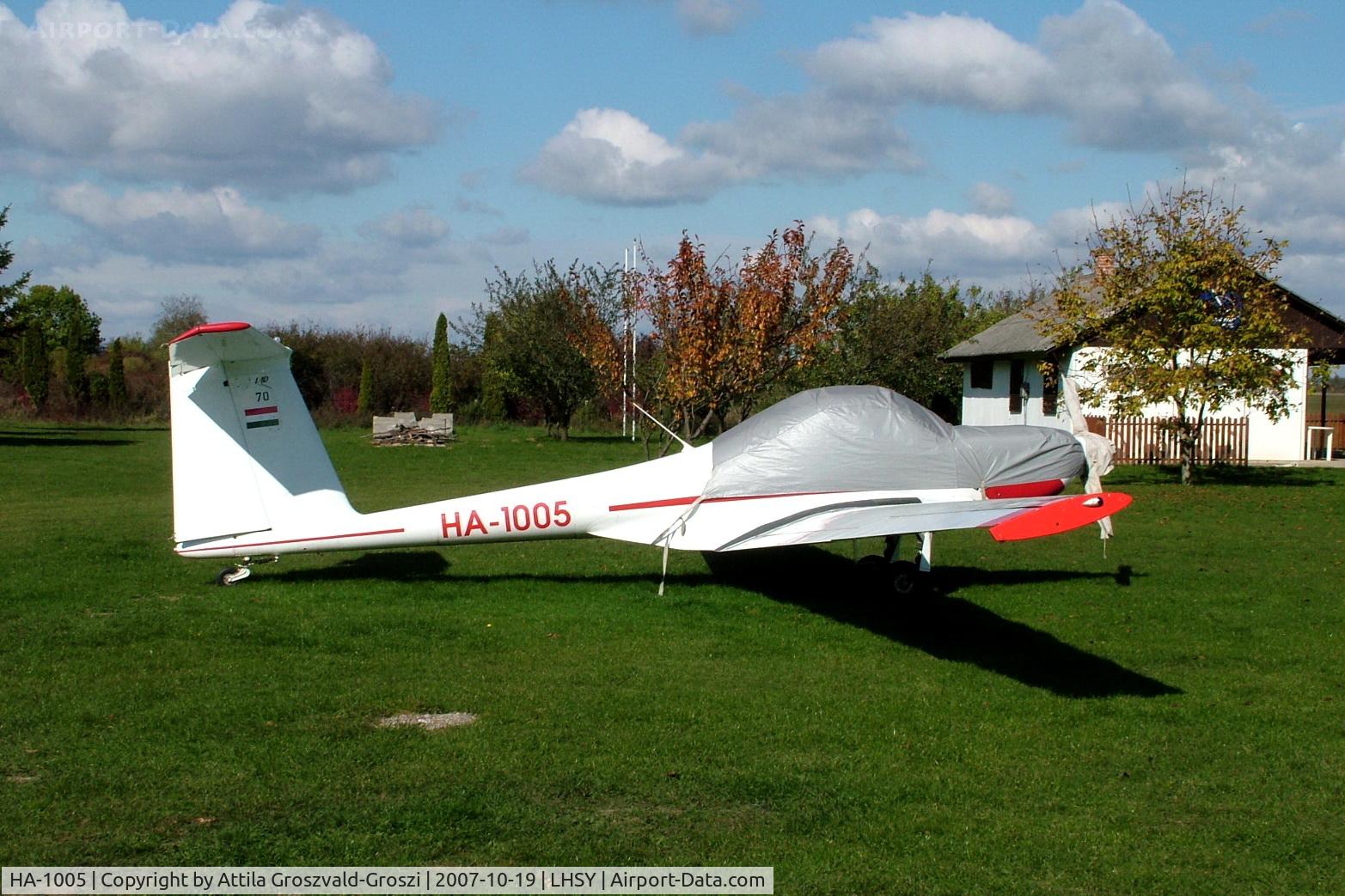 HA-1005, 1995 ICA IS-28M2/G C/N 70, Szombathely Airport