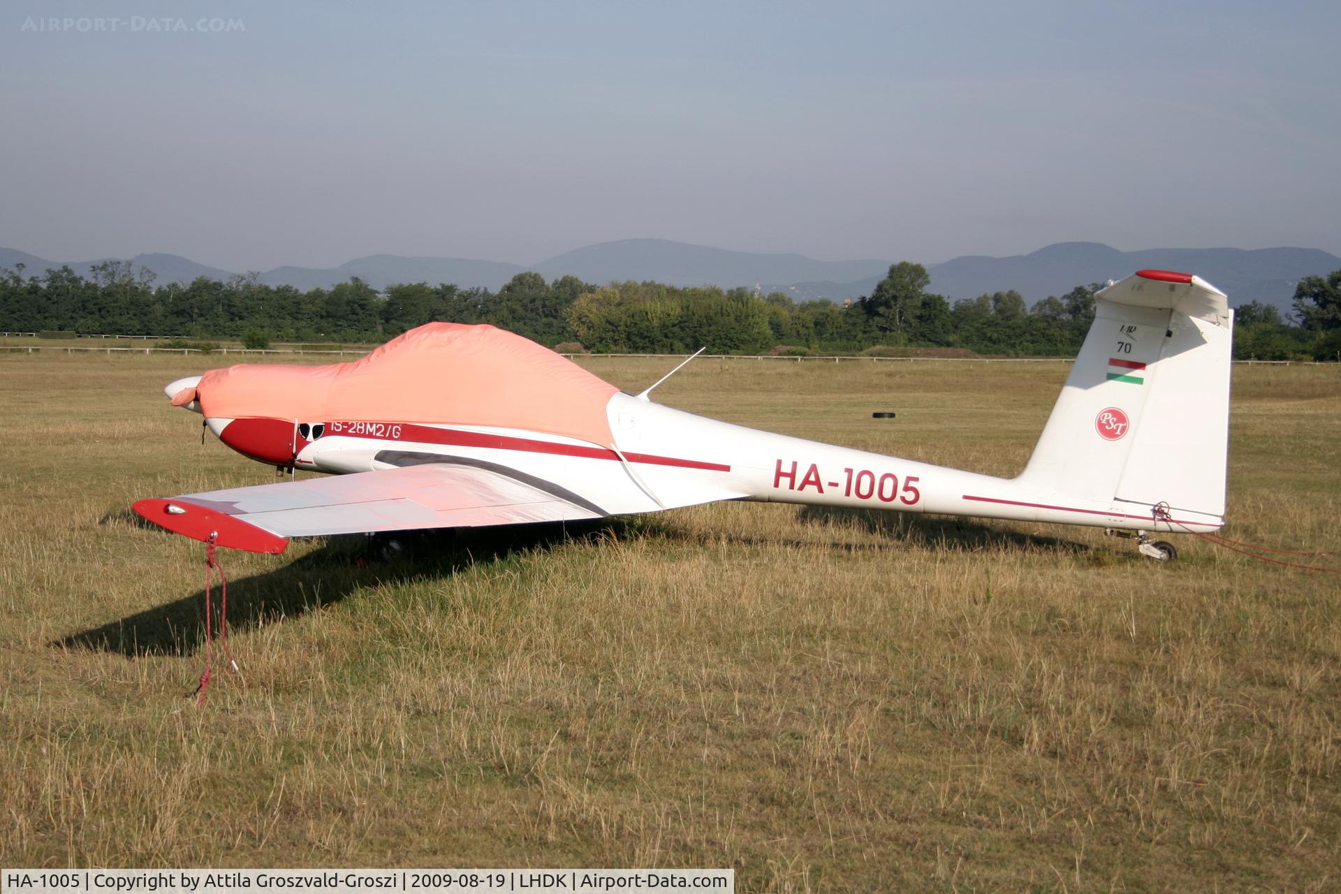 HA-1005, 1995 ICA IS-28M2/G C/N 70, Dunakeszi Airport, Hungary