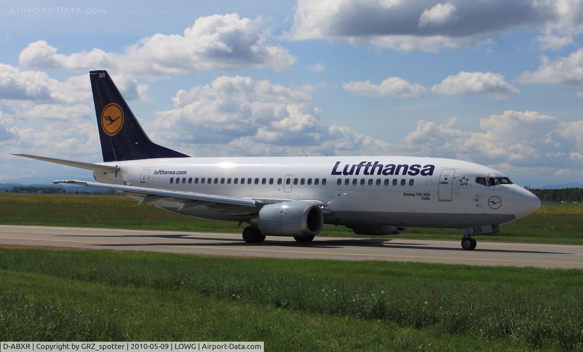 D-ABXR, 1988 Boeing 737-330 C/N 23875, LH 733; notice the waving pilot