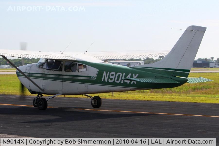 N9014X, 1961 Cessna 182D Skylane C/N 18253414, Departing Lakeland, FL during Sun N Fun 2010