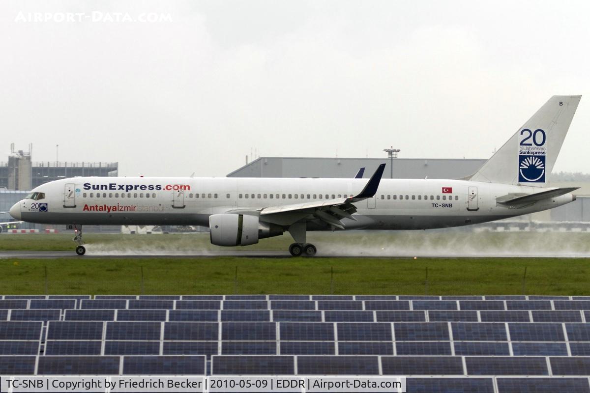 TC-SNB, 1994 Boeing 757-2Q8 C/N 26271, decelerating after touchdown on a wet RW27