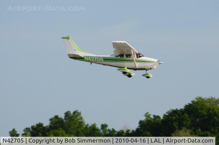 N42705, 1968 Cessna 182L Skylane C/N 18259150, Arriving at Lakeland, FL during Sun N Fun 2010.