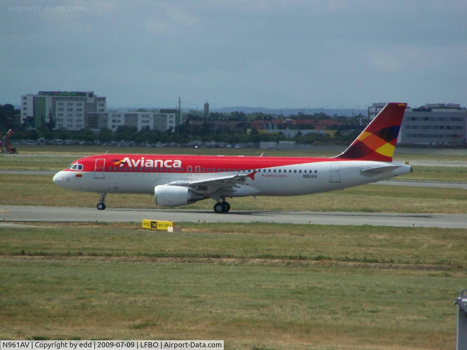 N961AV, 2009 Airbus A320-214 C/N 3961, on delivery to avianca