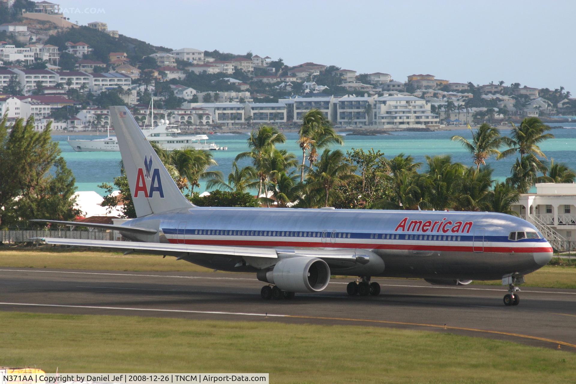 N371AA, 1992 Boeing 767-323 C/N 25198, American airlines 767-323 back tracking the active for take off
