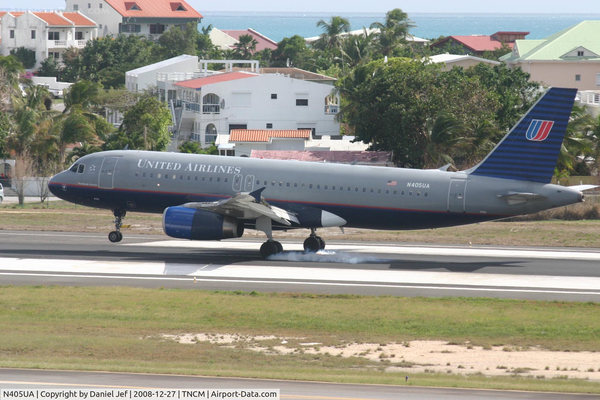 N405UA, 1993 Airbus A320-232 C/N 452, United Airlines N405UA landing at TNCm runway 10