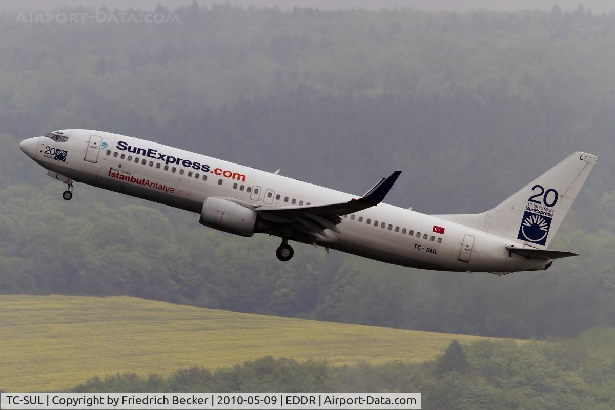 TC-SUL, 1998 Boeing 737-85F C/N 28822, climb out RW27 to Istanbul