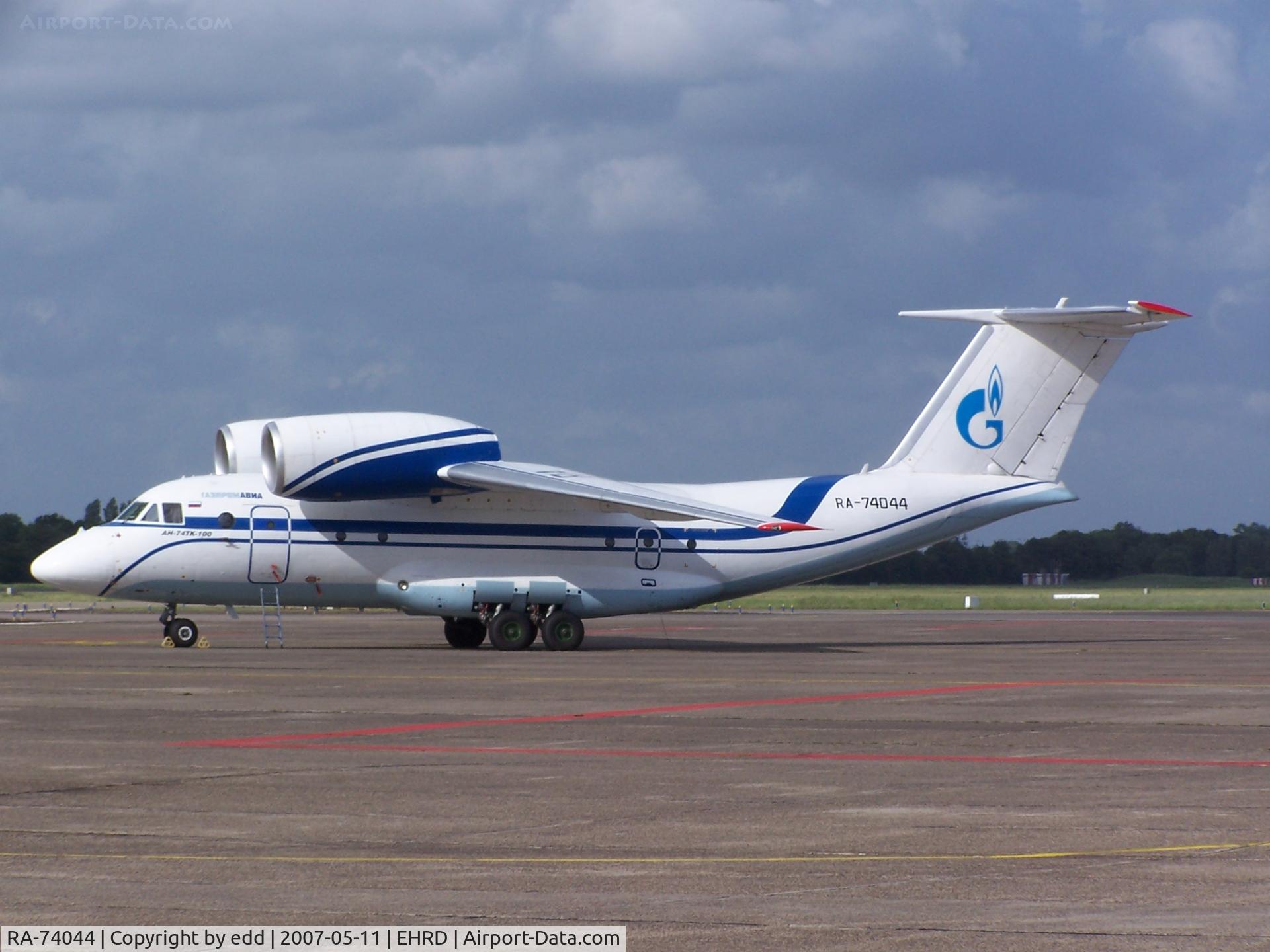RA-74044, Antonov An-74TK-100 C/N 36547097936, GaspromAvia